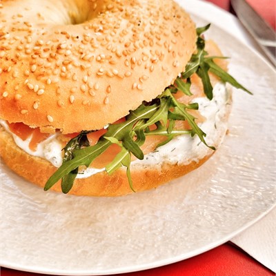 Bagel au sésame, Saumon